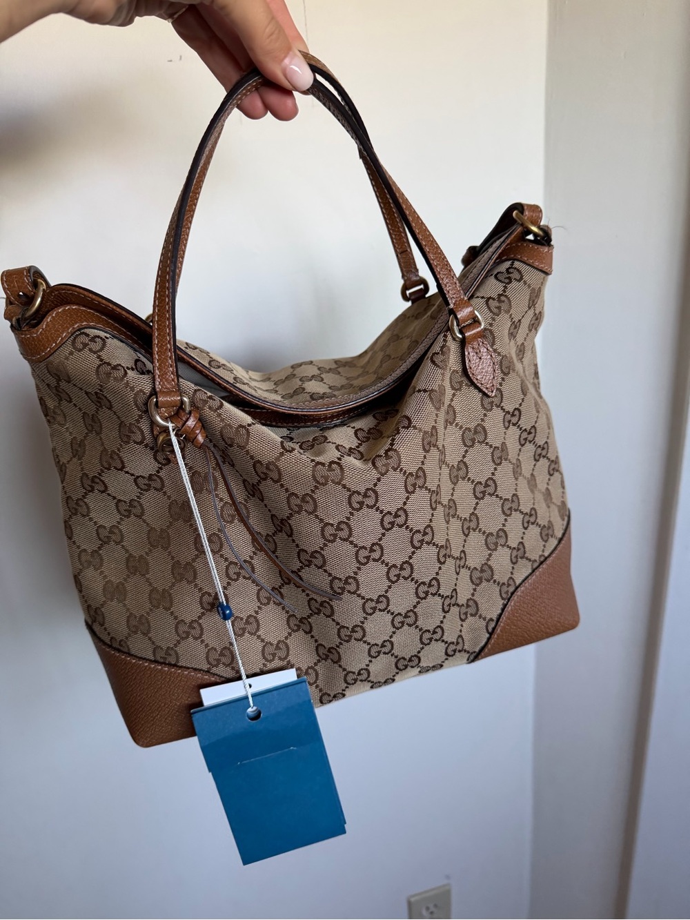 Authentic Gucci Beige Brown GG Canvas Shoulder Bag with Tan Leather Trim - Picture 5 of 5